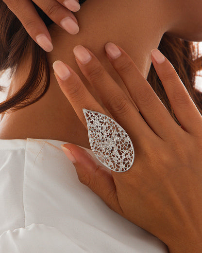 Exaggerated Metallic Ruffled Imitation Pearl Ring