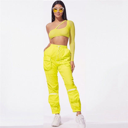 Conjunto de 2 piezas de top corto y pantalones cargo informales con cortes en color neón para mujer, tallas S-XL
