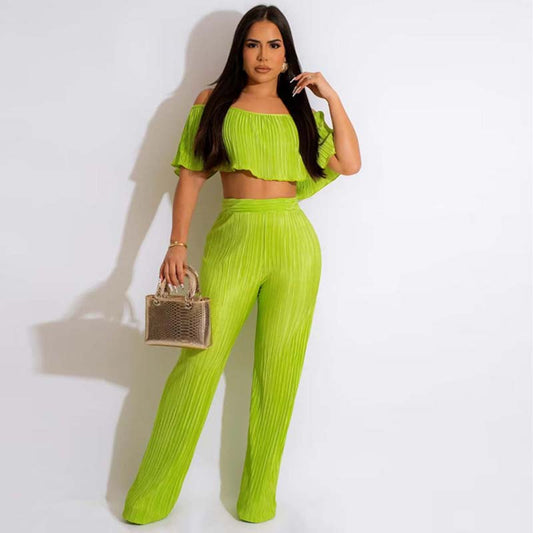 Conjunto de dos piezas de top corto con hombros descubiertos y pantalones casuales de manga corta de color liso para mujer