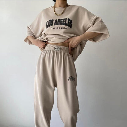 Conjunto de sudadera y pantalones de manga corta con estampado de letras y nombre de ciudad para mujer
