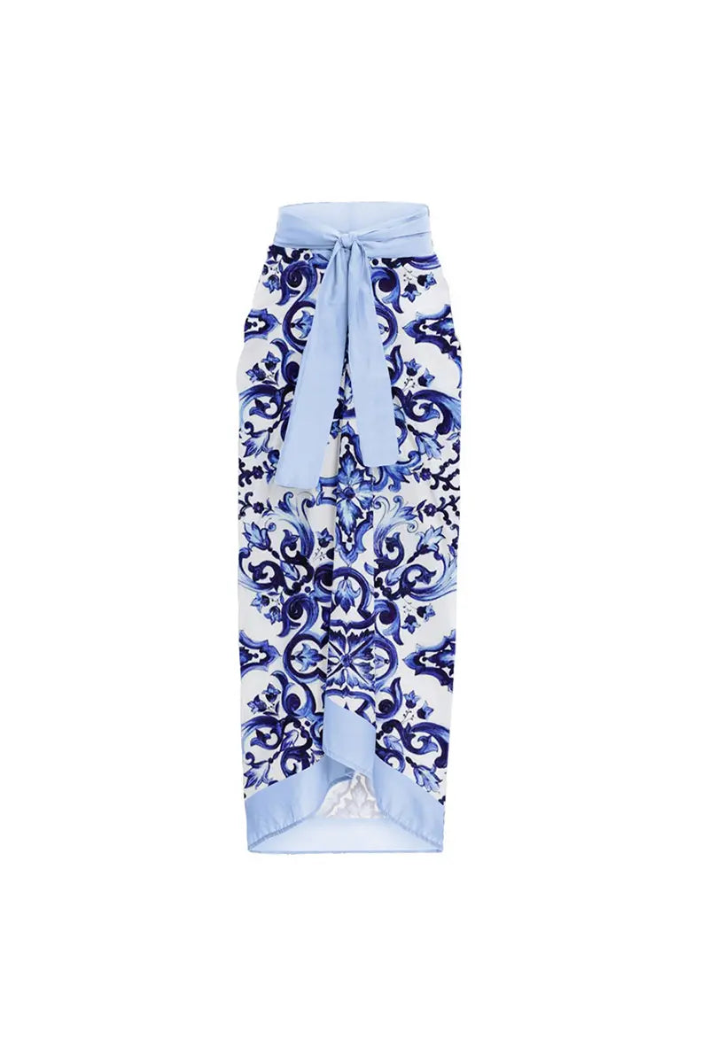 Bikini de una pieza azul con apliques hechos a mano