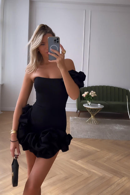 Minivestido romántico sin tirantes con cintura de tulipán