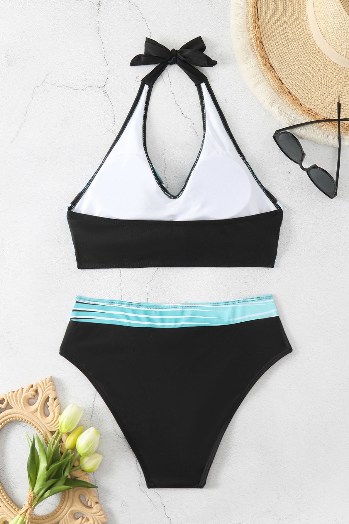 Traje de baño de bikini con cuello halter y bloques de color