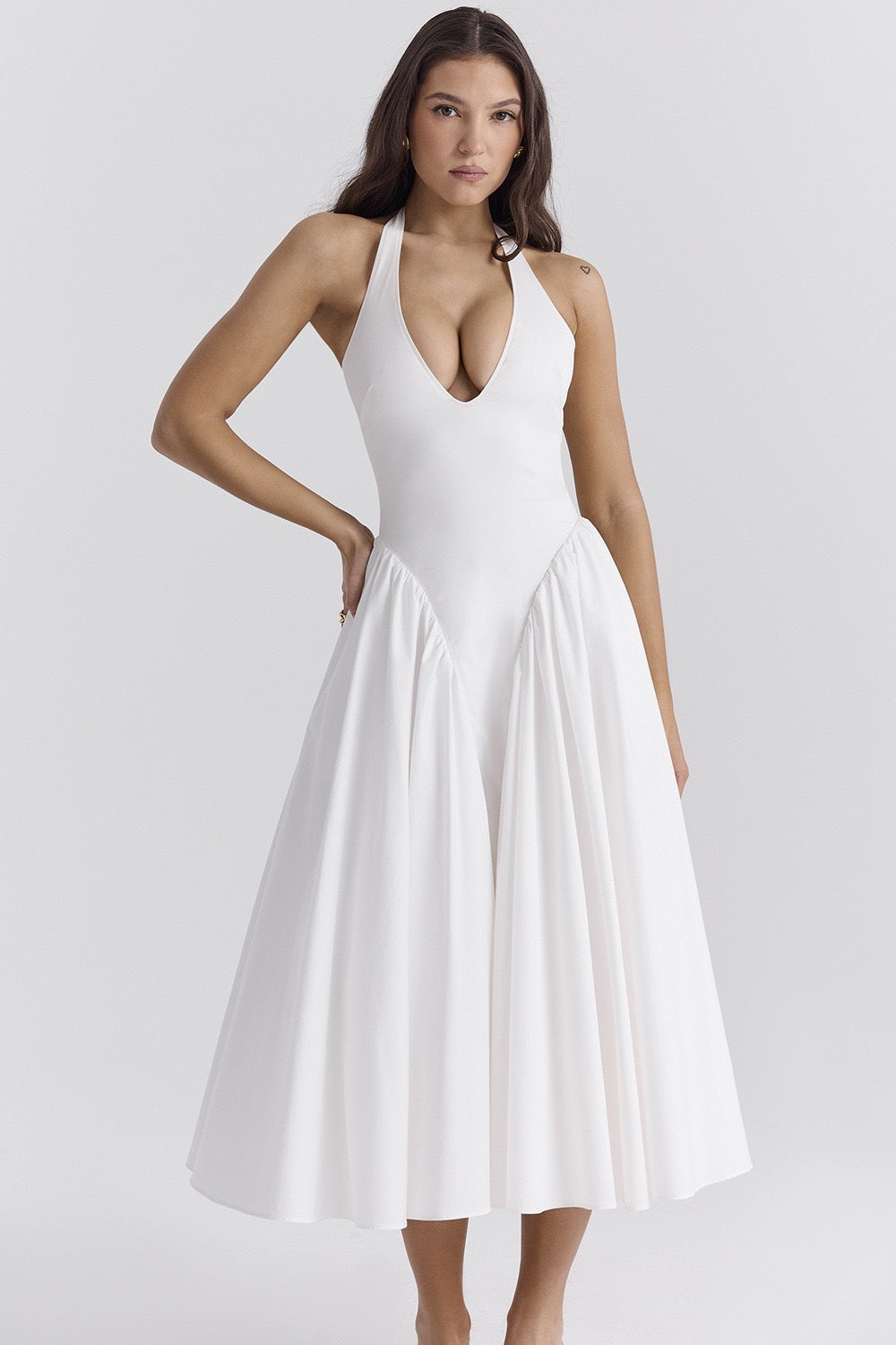 Vestido midi de algodón blanco con cuello halter