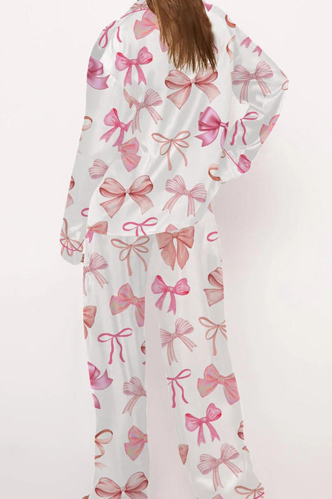 Conjunto de pantalones con botones y estampado de lazo