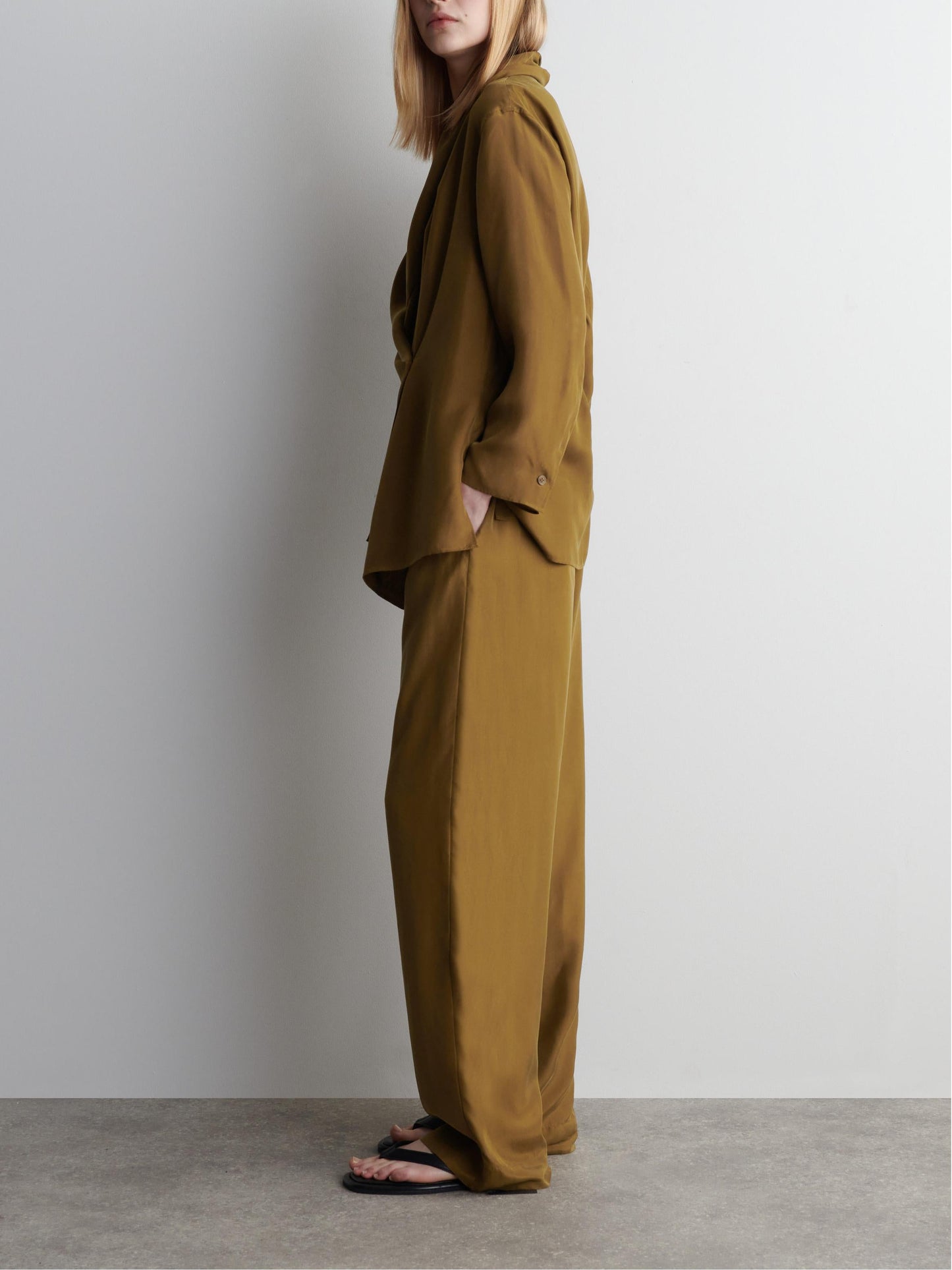 Conjunto de pantalón y traje con solapa chal