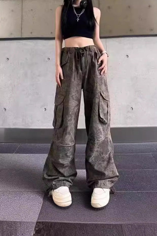 Pantalones cargo de mezclilla con camuflaje adelgazante