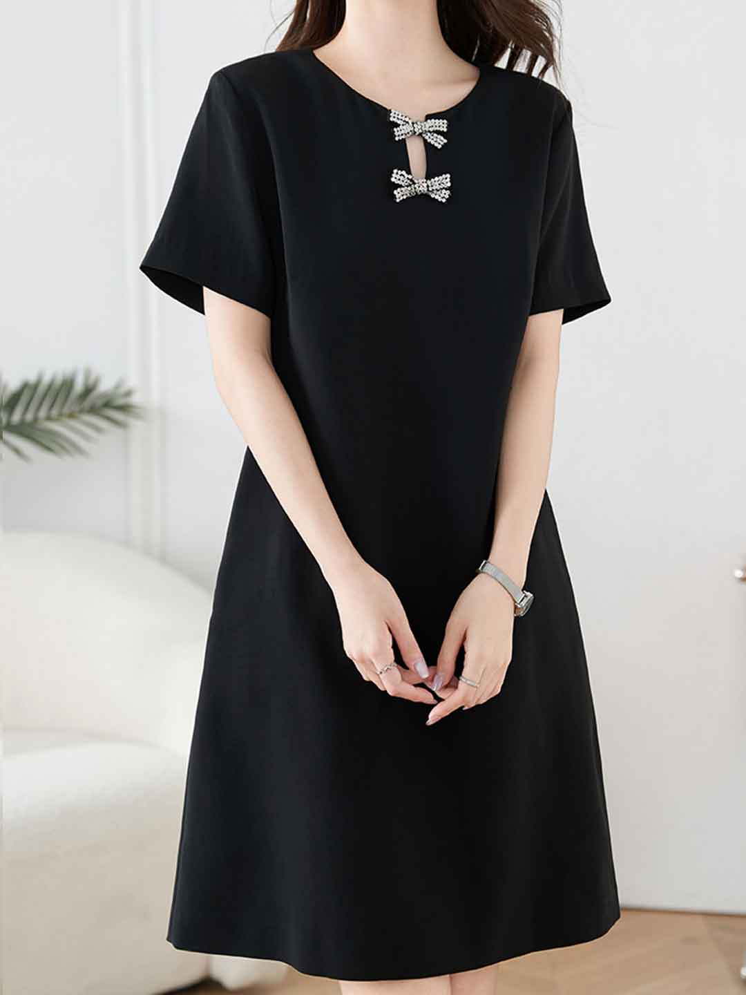 Zoe Elegant Crew Neck Solid Color Bow Dress