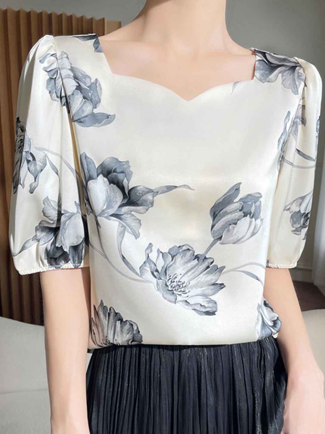 Kylie Loose V-Neck Printed Shirt