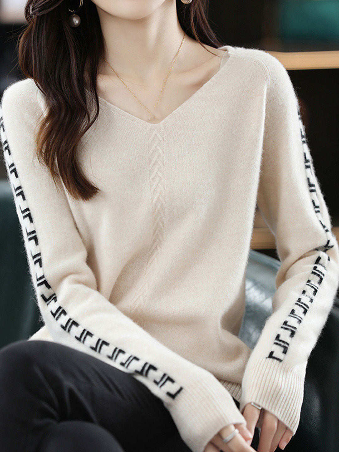 Jessica Loose V-Neck Pullover Knitted Top