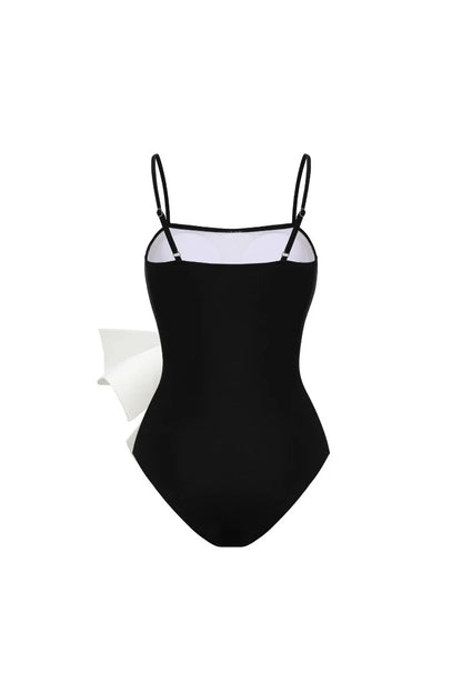 Traje de baño de una pieza con escote en forma de corazón y detalle de lazo