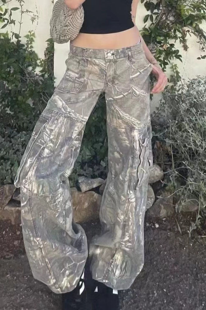 Pantalones cargo de cintura baja con camuflaje