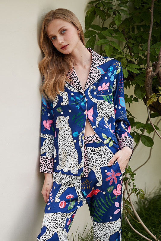 Conjunto de pijama con estampado de leopardo de las nieves azul