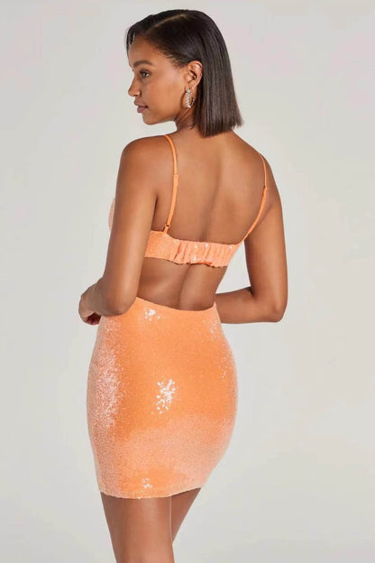 Vestido mini único con tirantes finos y espalda descubierta