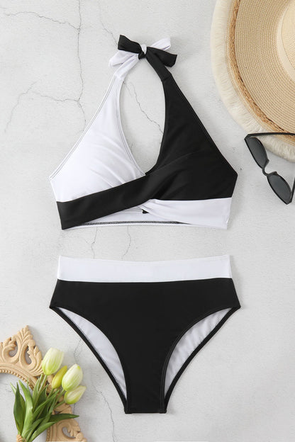 Traje de baño de bikini con cuello halter y bloques de color