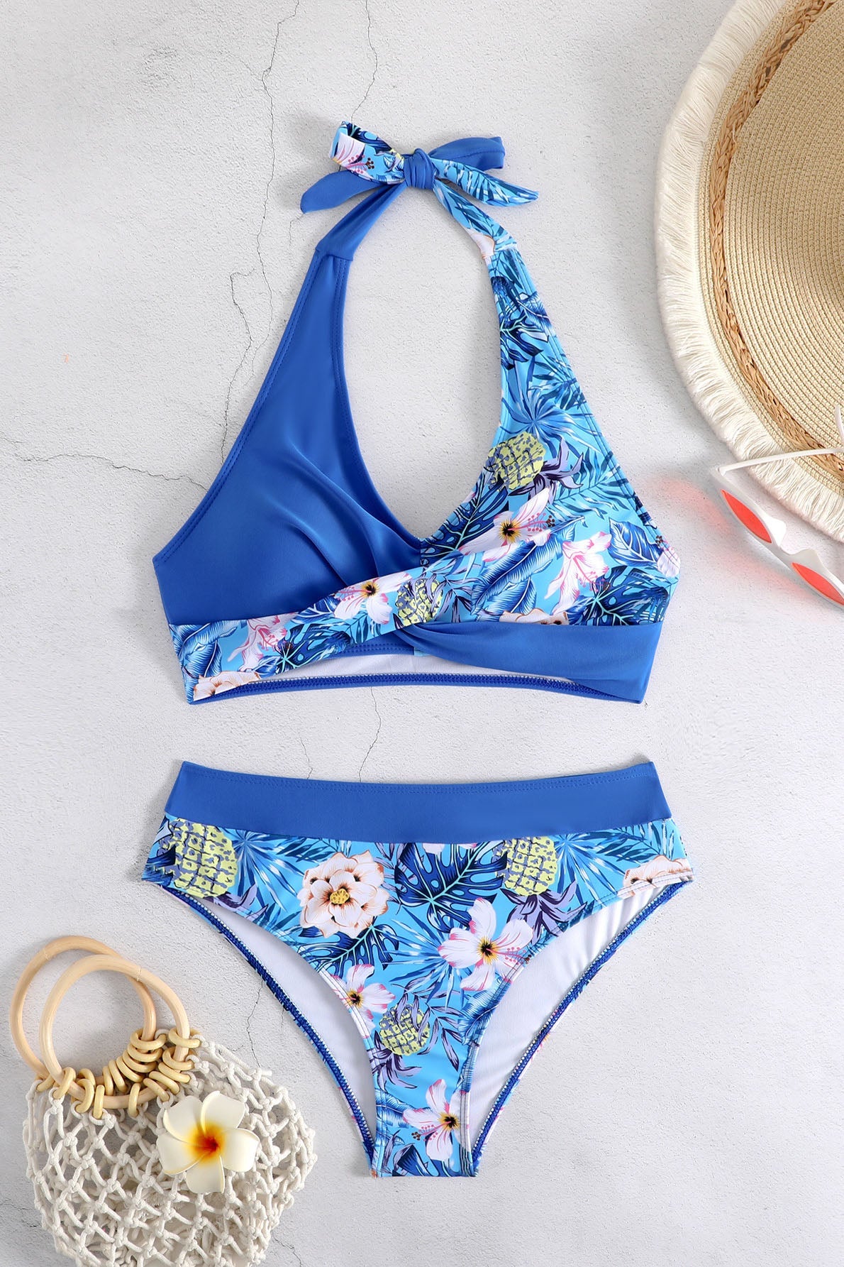 Traje de baño de bikini con cuello halter y bloques de color