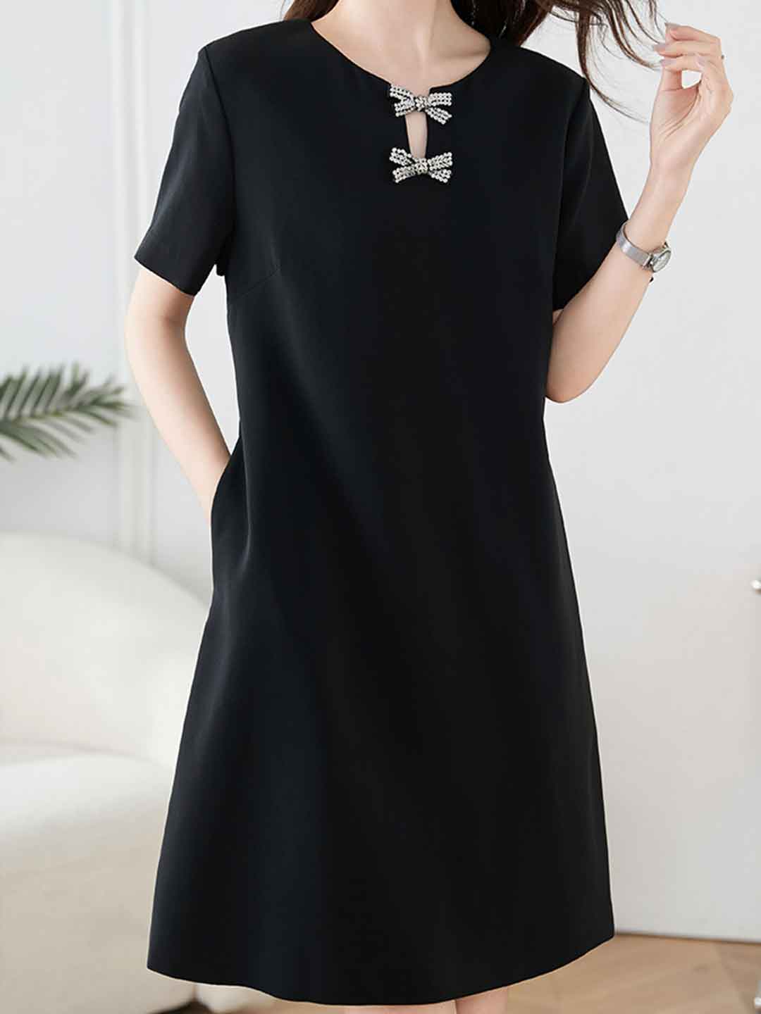 Zoe Elegant Crew Neck Solid Color Bow Dress