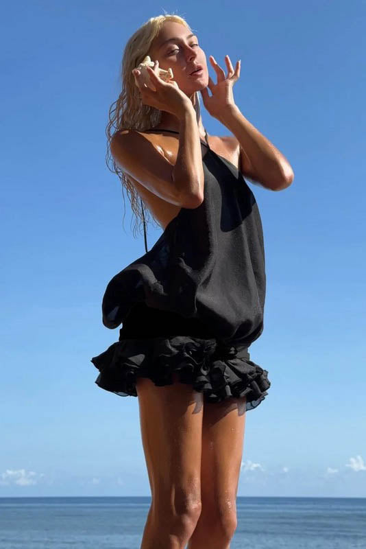 Vestido corto con cuello halter y espalda descubierta Coastal Kiss