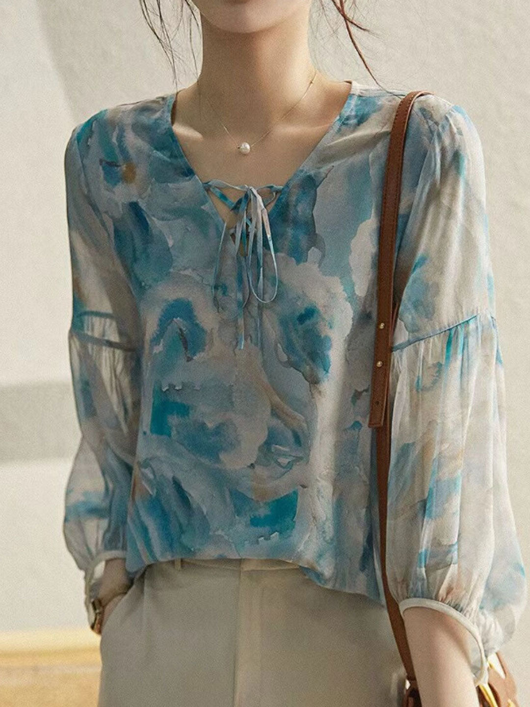 Olivia Loose V-Neck Puff Sleeve Printed Top