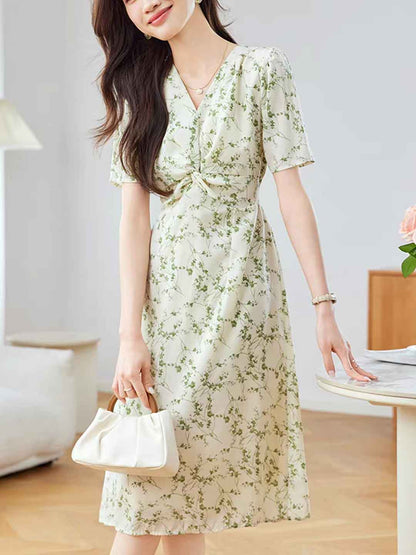 Mya Vacation V-Neck Pleated Floral Dress