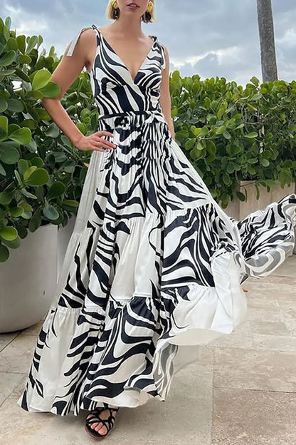 Traje de baño elegante monocromático de rayas con escote en V profundo