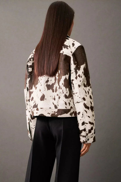 Chaqueta estilo camisa de piel sintética con estampado de vaca