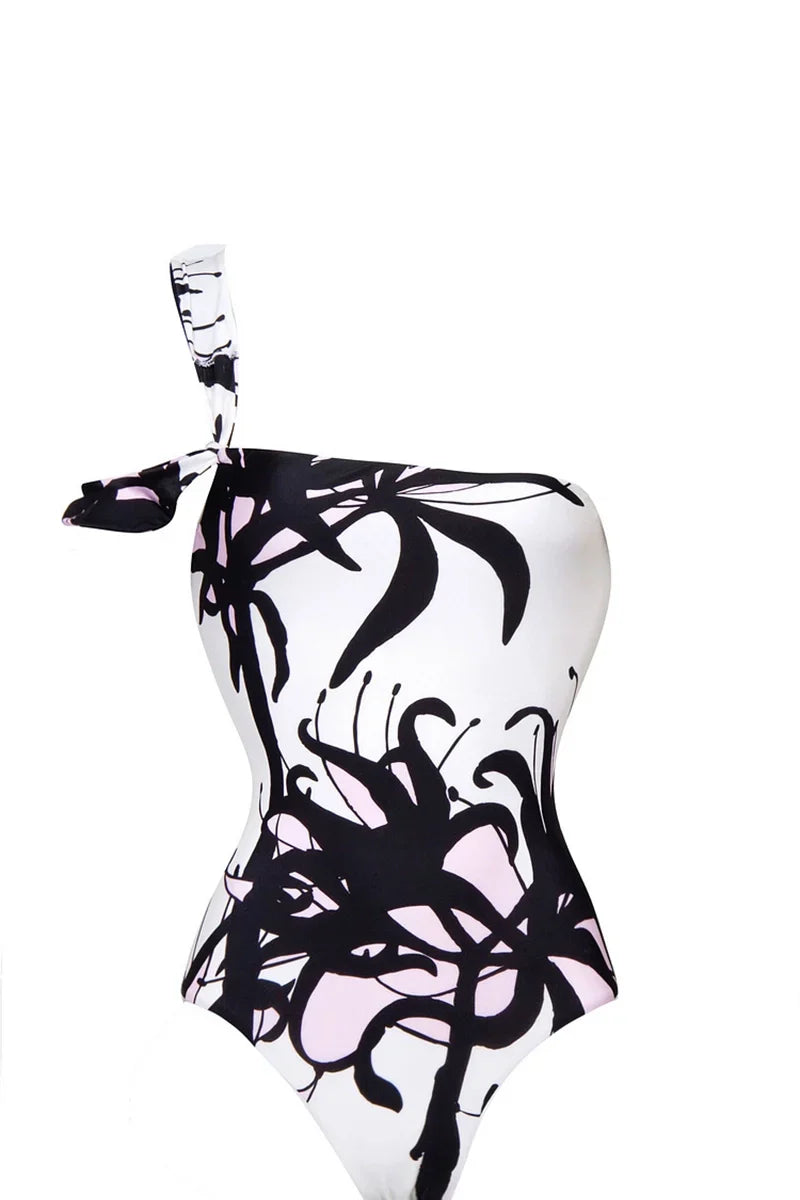 Traje de baño de una pieza con estampado de tinta china