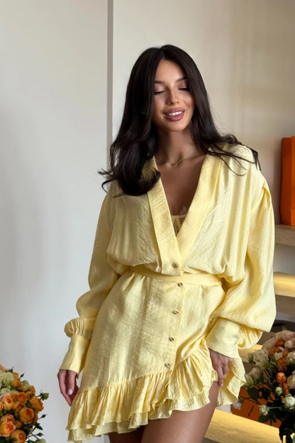Yiping Story reaparece con minivestido