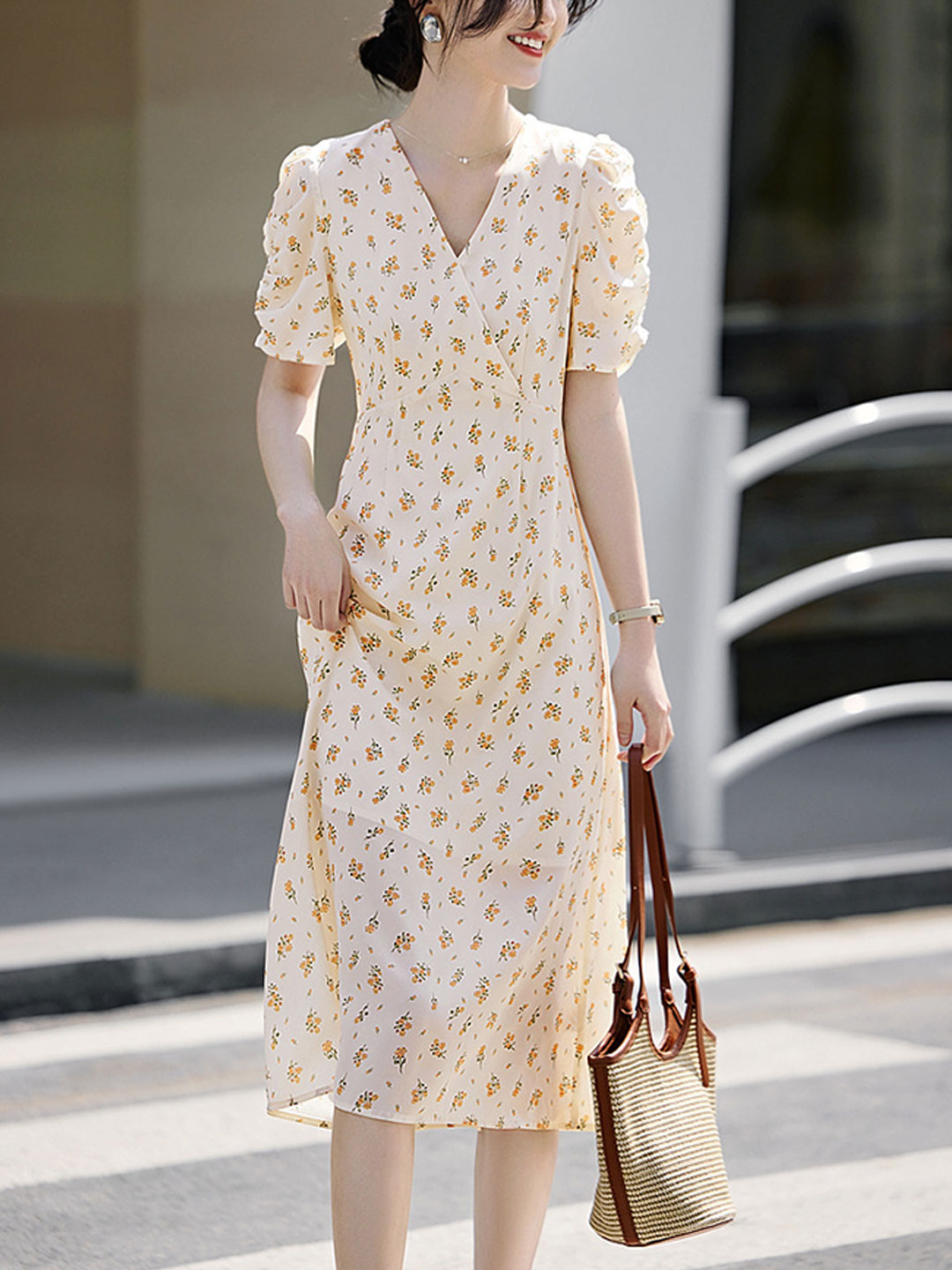 Mia Retro V-Neck Floral Printed Dress