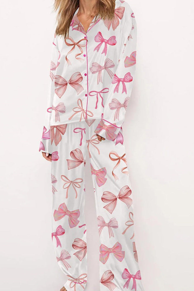 Conjunto de pantalones con botones y estampado de lazo