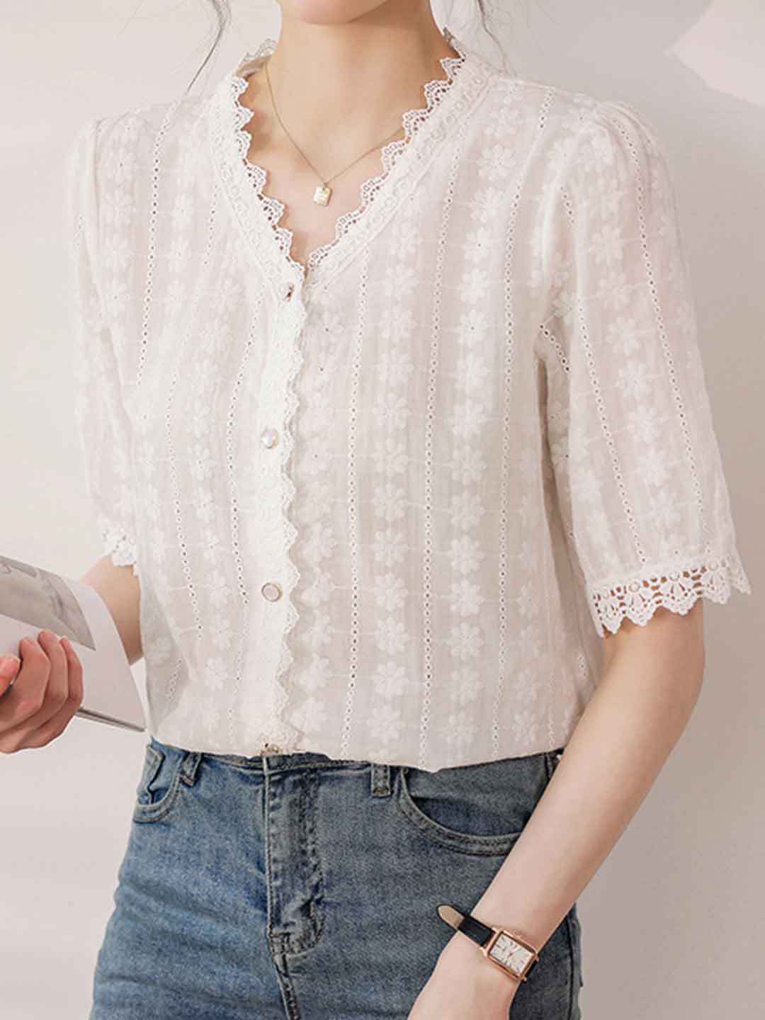 Molly Slim V-Neck Solid Color Lace Top