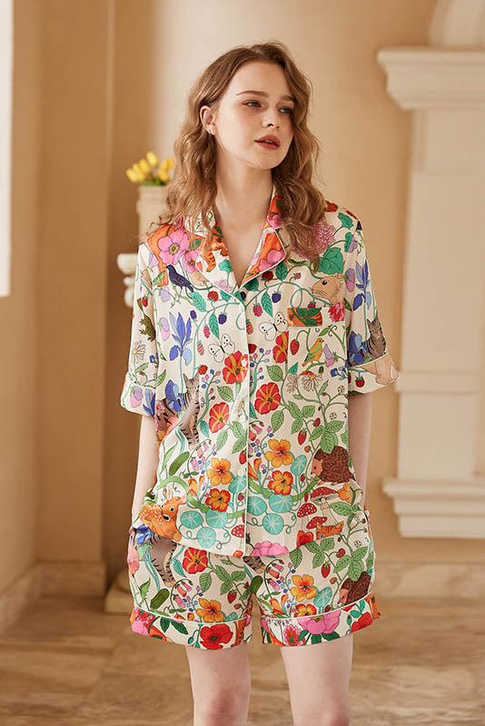 Conjunto de ropa de estar por casa corto con estampado de jardín forestal blanco