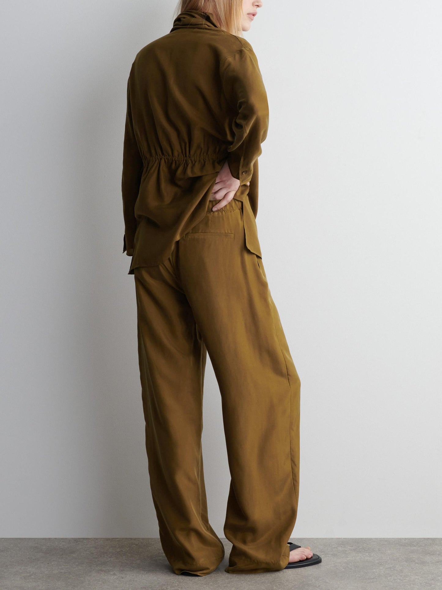 Conjunto de pantalón y traje con solapa chal