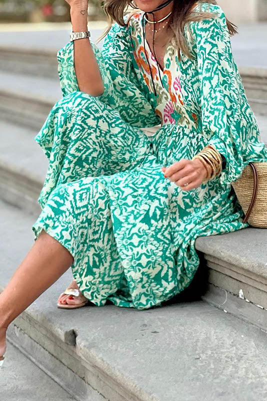 Vestido midi floral con cuello en V de verano