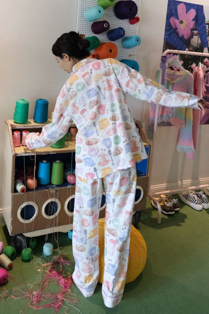 Conjunto de pijama con estampado de té con leche y pan