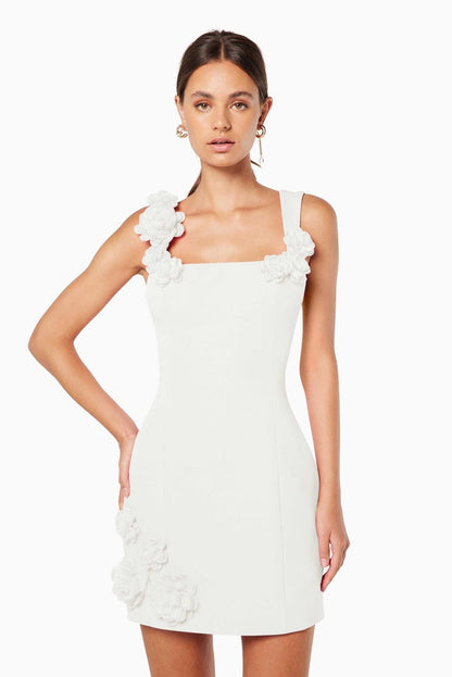 Minivestido con tirantes florales 3D en color liso