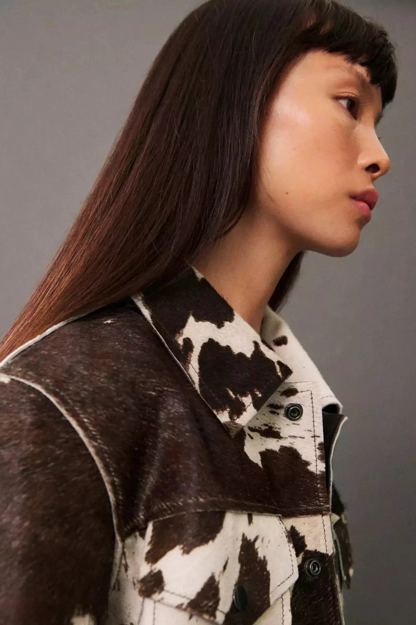 Chaqueta estilo camisa de piel sintética con estampado de vaca