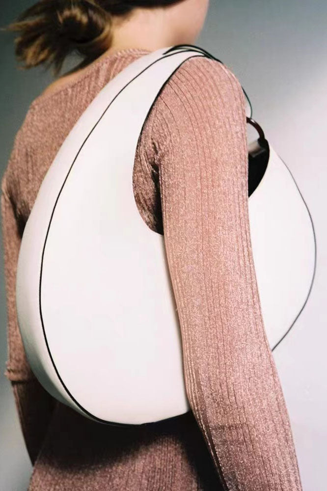 Bolso de hombro estilo hobo en forma de media luna con diseño de nicho italiano
