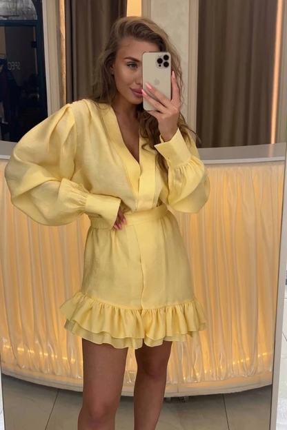 Yiping Story reaparece con minivestido