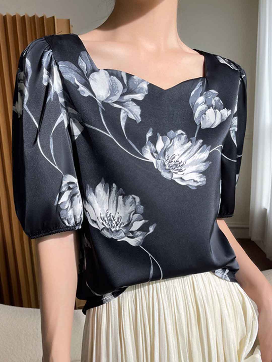 Kylie Loose V-Neck Printed Shirt