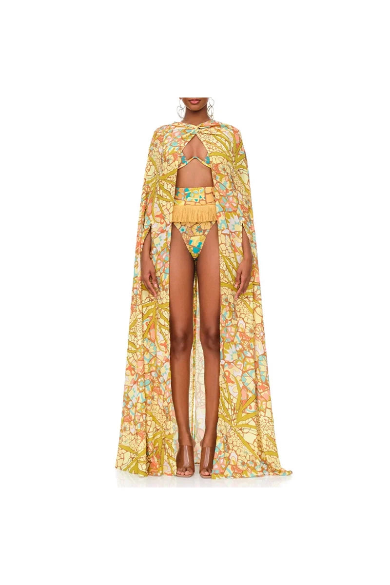 Conjunto de bikini con estampado tribal y borlas bohemias
