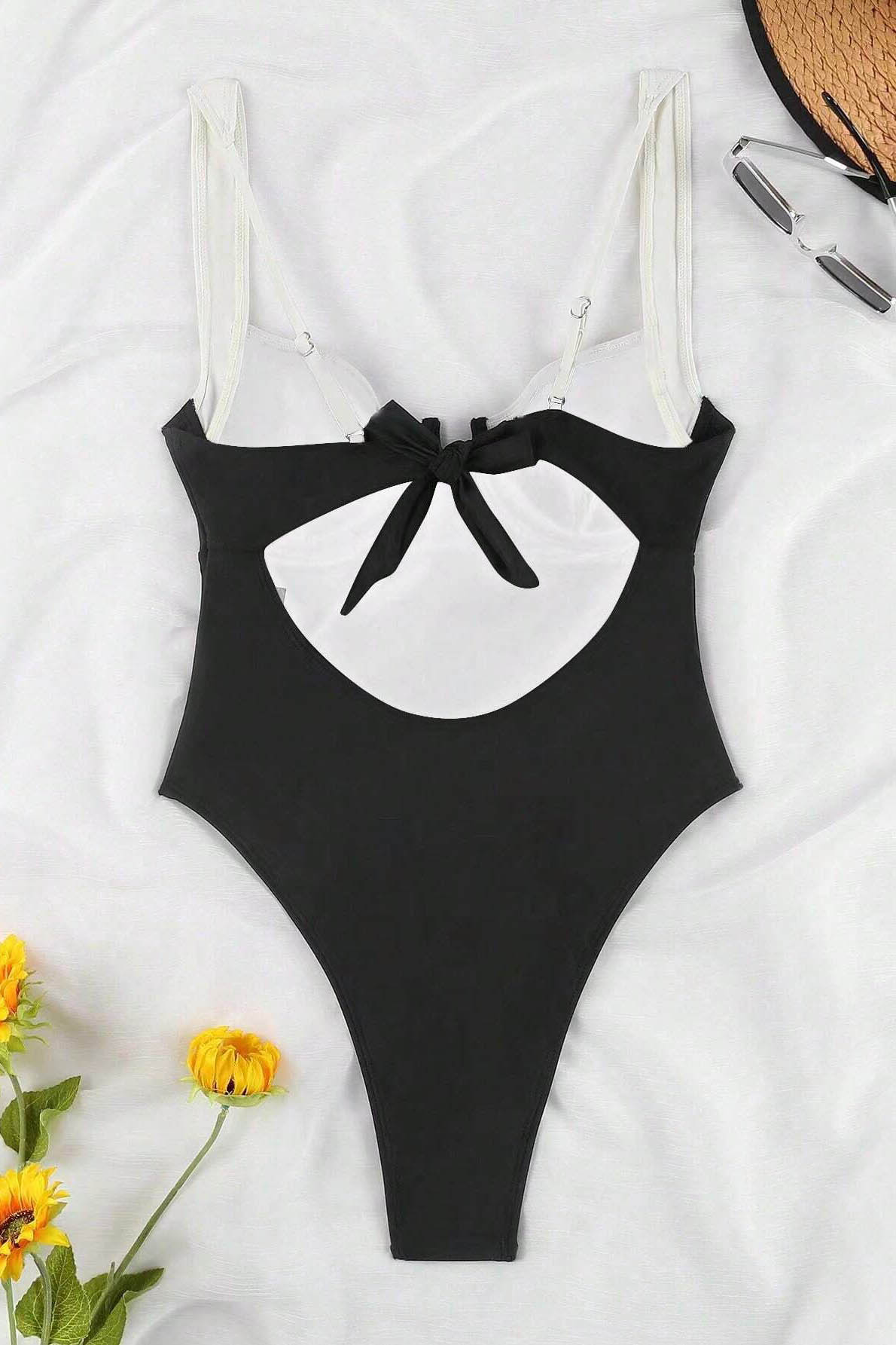 Traje de baño de una pieza con cuello en U y diseño de patchwork en blanco y negro