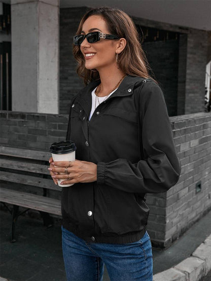 Chaqueta impermeable moderna y elegante con capucha para mujer | Ideal para actividades al aire libre