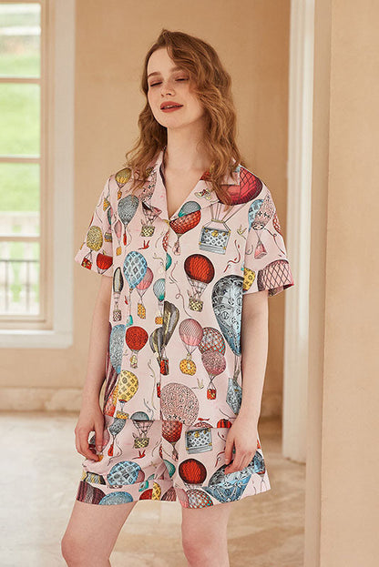 Pijama de manga corta con estampado de globo aerostático y frente abierto