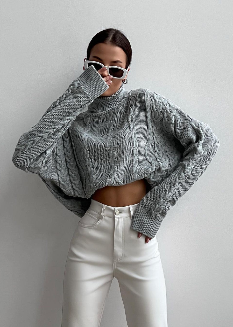 Cable Knit Cropped Turtleneck Sweater – Women’s Chunky Knit Pullover