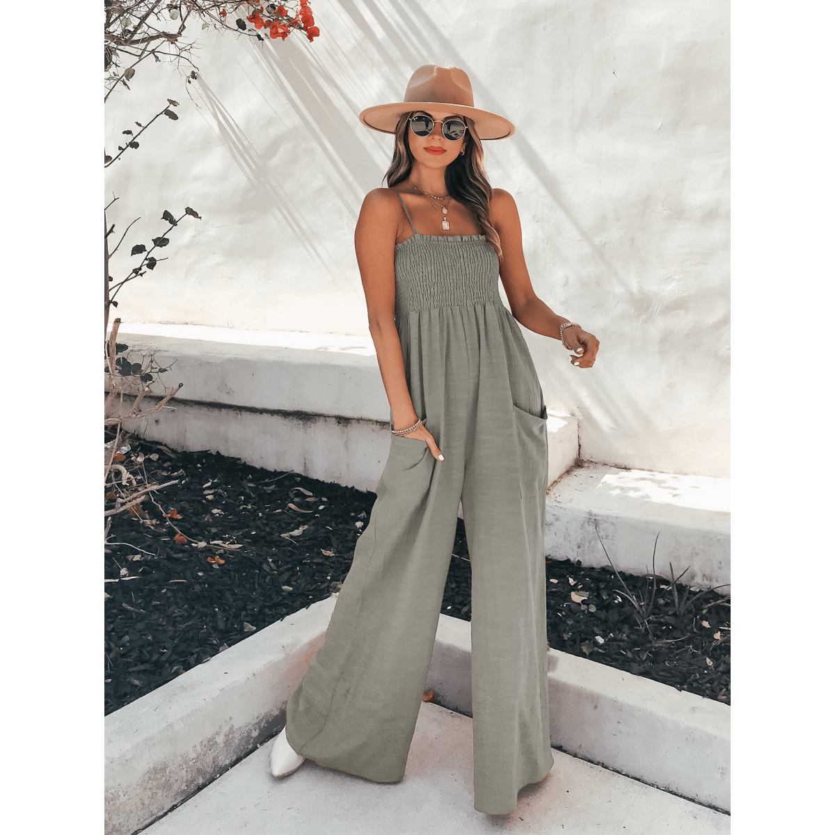 Women's Loose Wide-Leg Sleeveless Jumpsuit with Smoke Upper and Pockets | Ideal for Spring/Summer