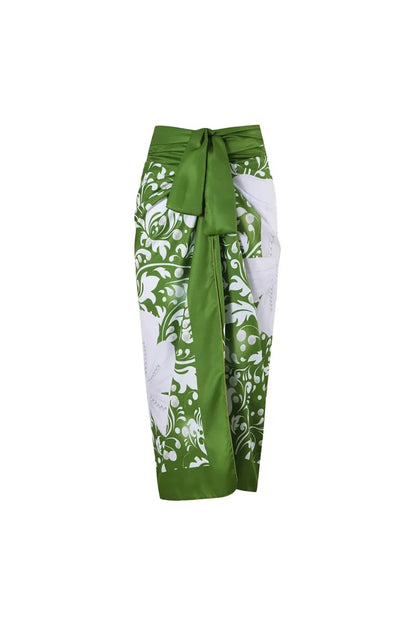 Conjunto de traje de baño verde con adornos florales de perlas