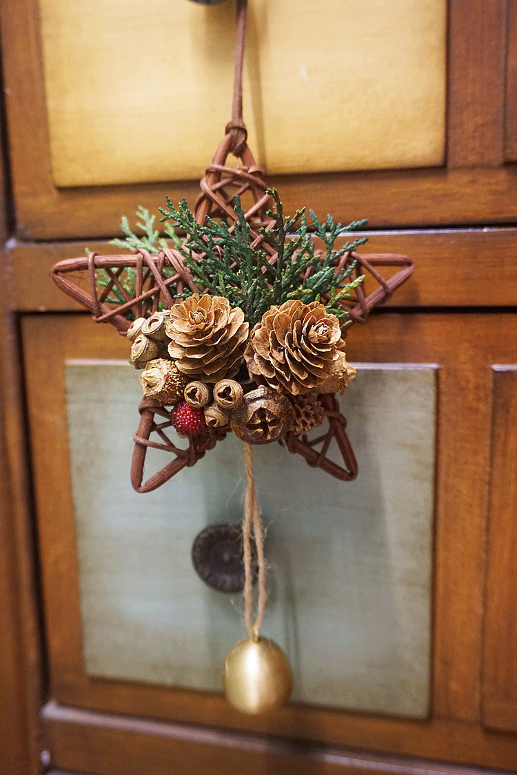 Colgante de decoración navideña - Campana de piña de bosque para coche