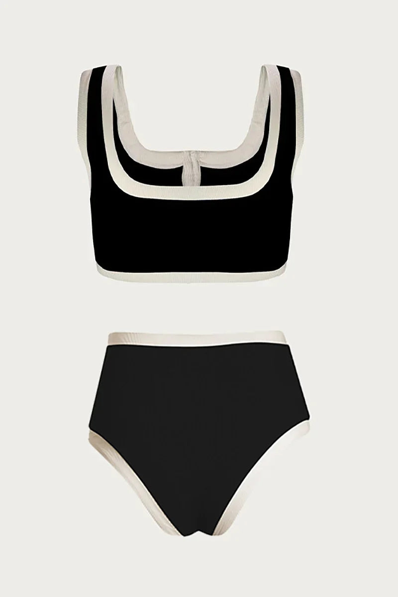 Traje de baño elegante de dos piezas con detalle de botones en contraste