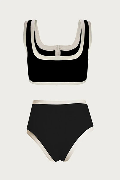 Traje de baño elegante de dos piezas con detalle de botones en contraste